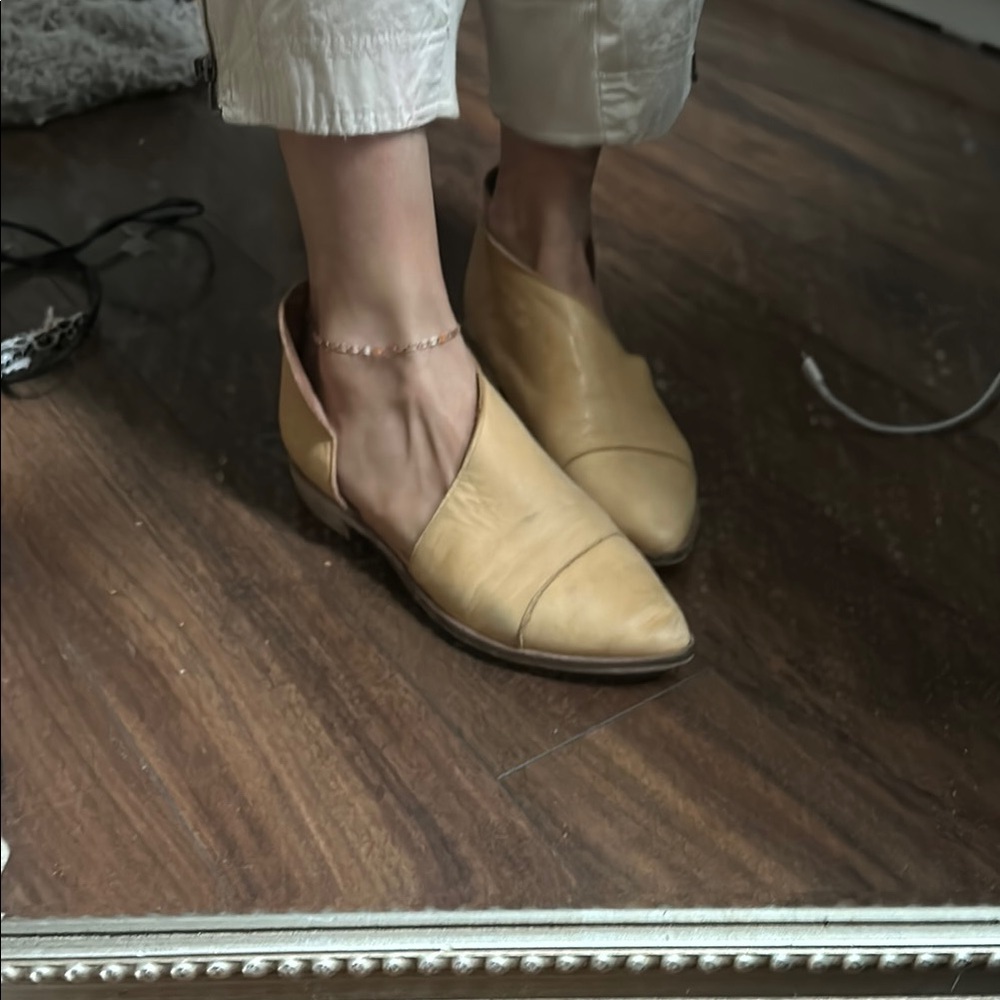 Free People Tan Leather Flats Versatile Slip-On Loafers